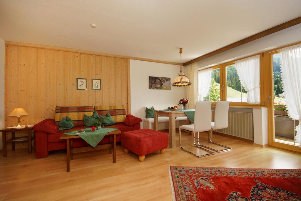 Gaestehaus Schuler Riezlern Ruang foto